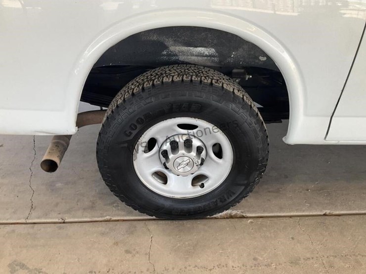 2015-chevrolet-express-3500-image-8