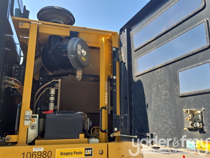 2019-caterpillar-335fl-image-27