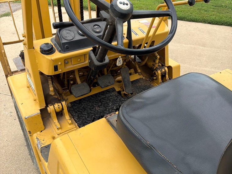 komatsu-fg25-propane-forklift-image-17
