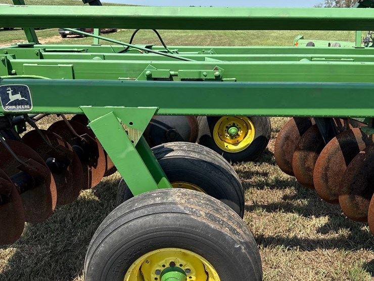 john-deere-230-image-13