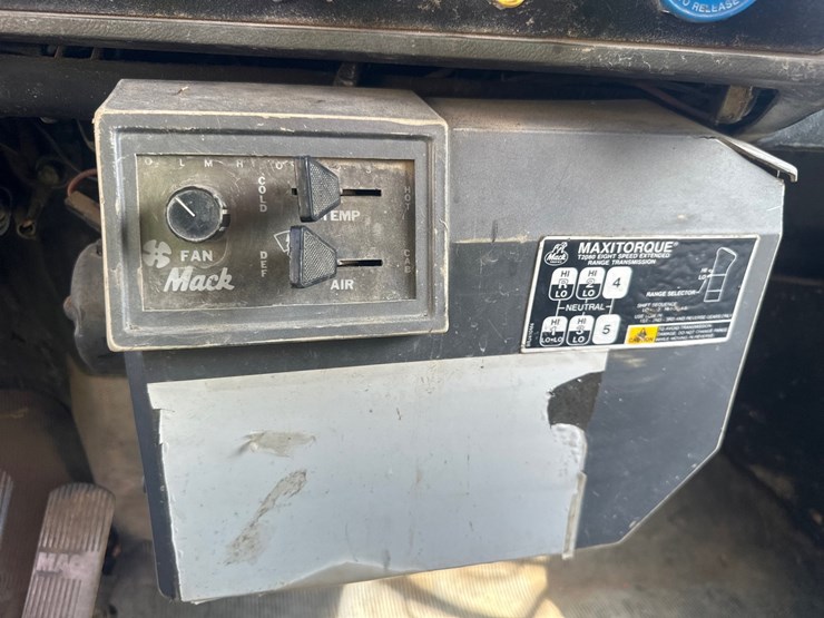 mack-rd690s-image-31