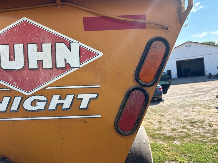 #2918-•-kuhn-8124-pro-twin-slinger-image-18