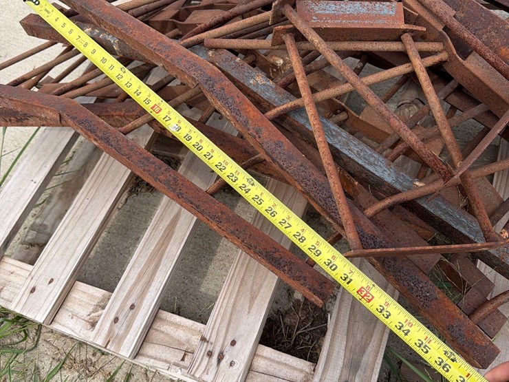 v-shaped-grain-bin-supports-image-4