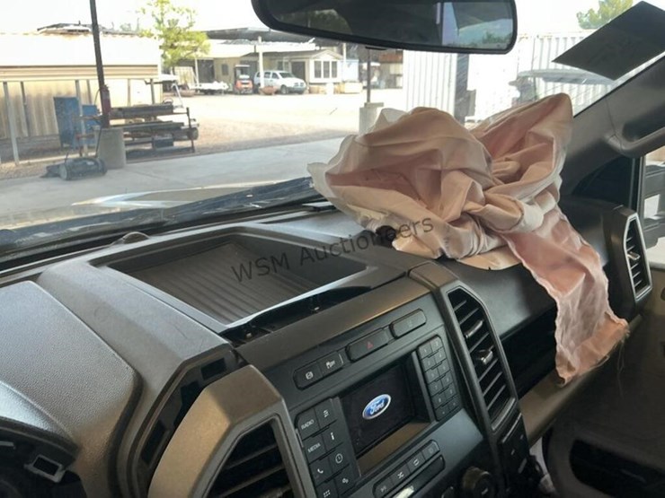 2022-ford-f550-image-17