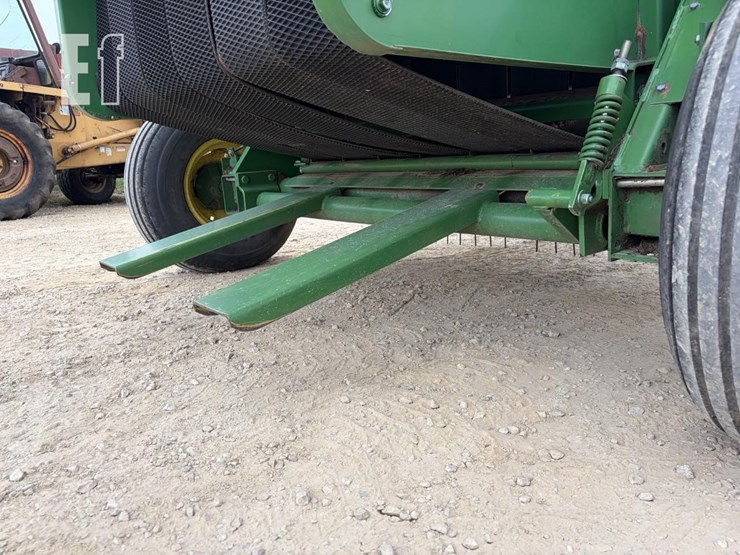 john-deere-335-image-6
