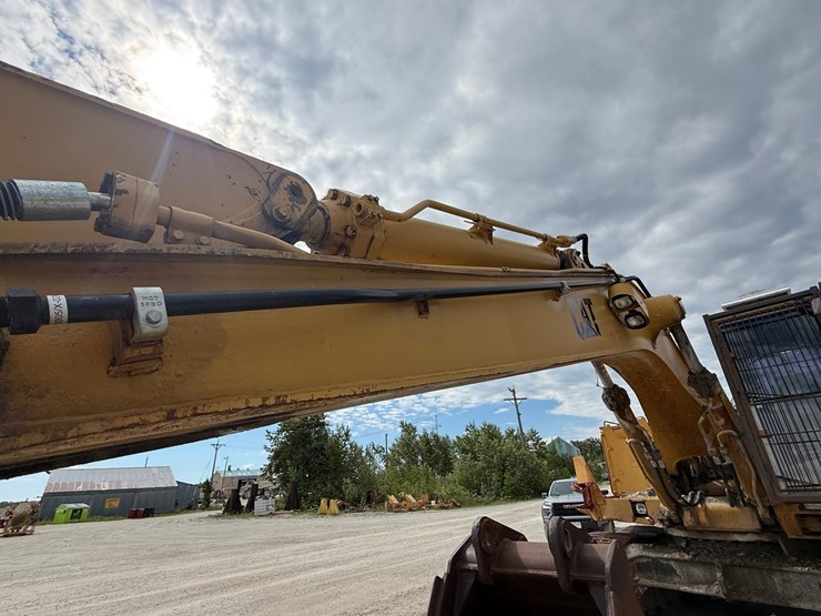 caterpillar-235b-image-12