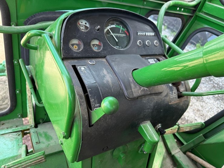 john-deere-3020-image-26