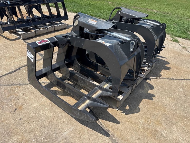 new-stout-84-inch-brush-skidloader-grapple-bucket-image-1