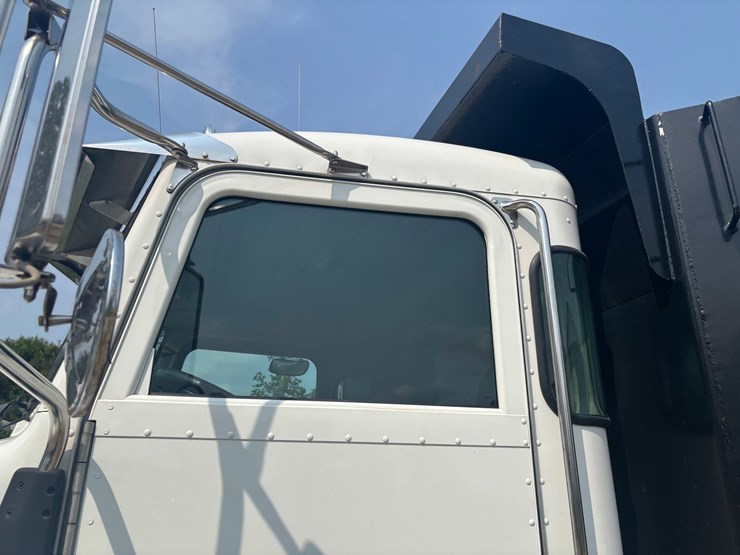 #2289-•-2006-peterbilt-tandem-axle-dump-truck-image-12