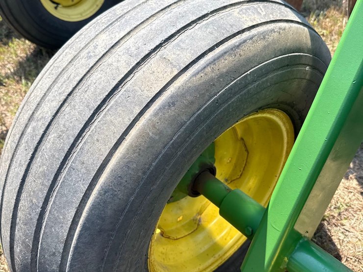 john-deere-230-image-27
