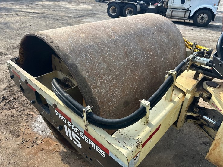 #2795-•-volvo-pro-pac-115-single-drum-compactor-image-12