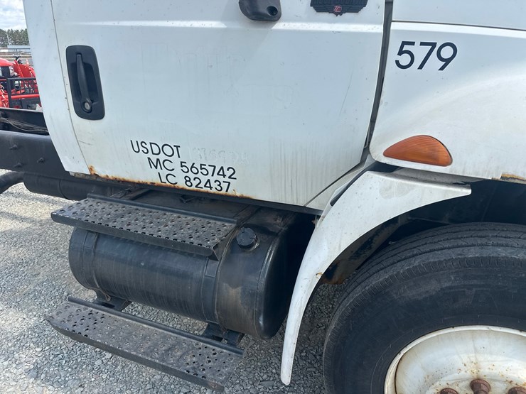 #61442-•-2006-international-single-axle-cab-and-chassis-image-12