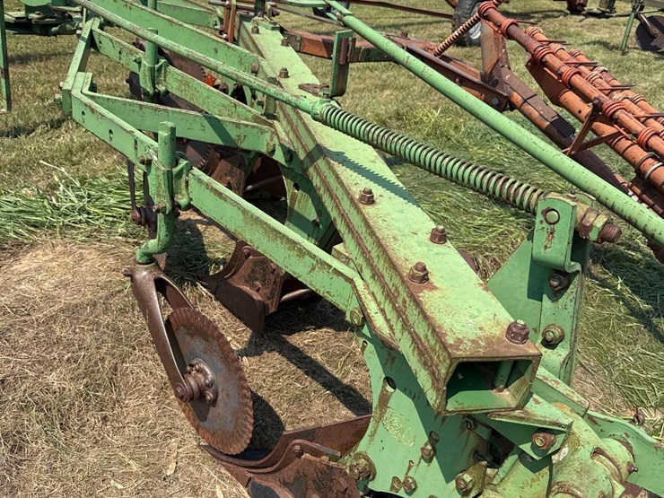 john-deere-4-bottom-plow-image-8