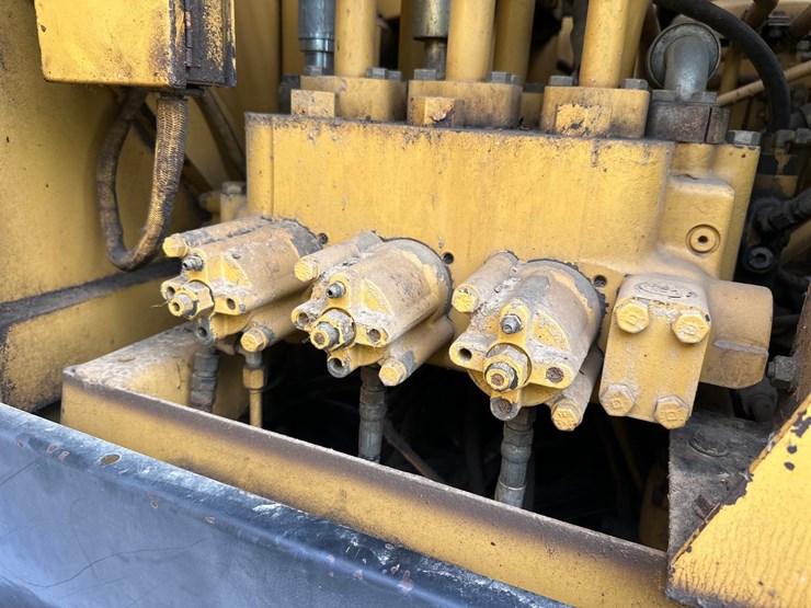 caterpillar-225d-lc-image-50