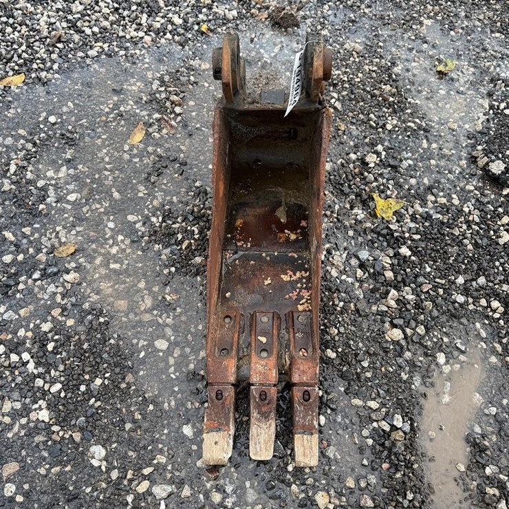 BOBCAT E32i