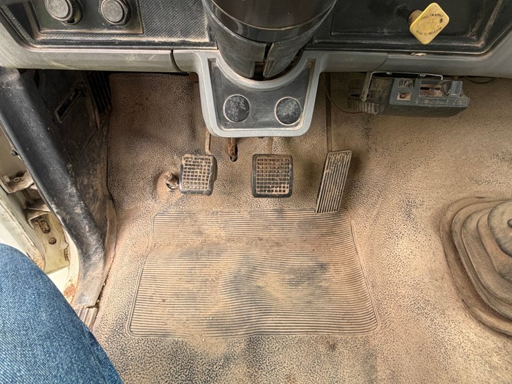 1998-ford-f700-image-38
