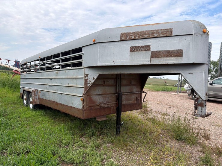 1975-triggs-7ft-x-20ft-gooseneck-livestock-trailer-image-3