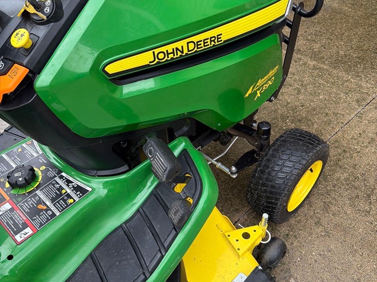 2021-john-deere-x390-image-21