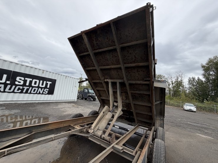 2004-c&b-12-12k-t/a-utility-dump-trailer-image-14