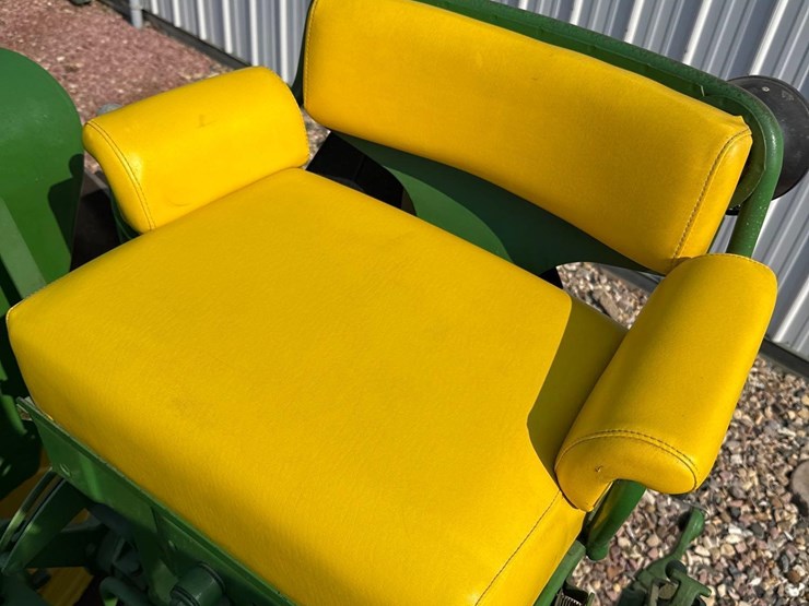 john-deere-630-image-44