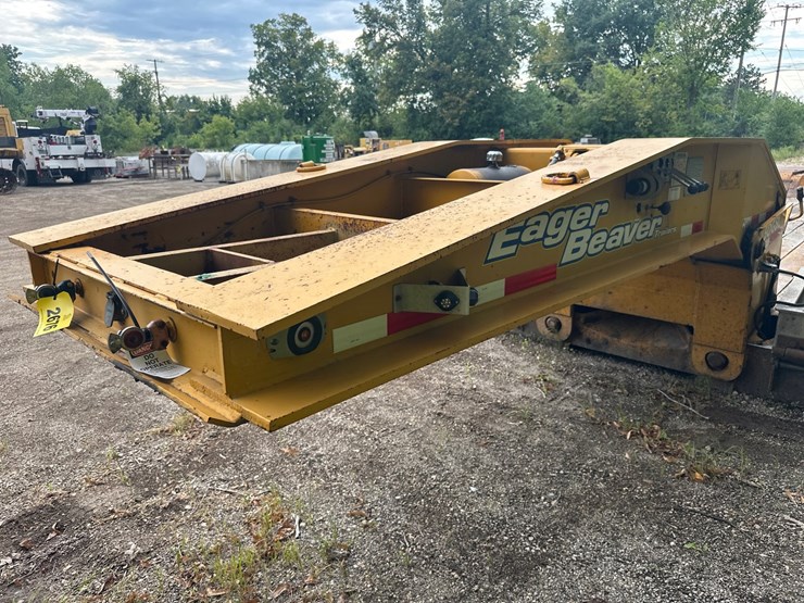 #2676-•-eager-beaver-tri-axle-lowboy-trailer-image-6