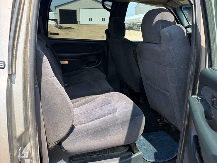 2001-chevrolet-k3500-image-30