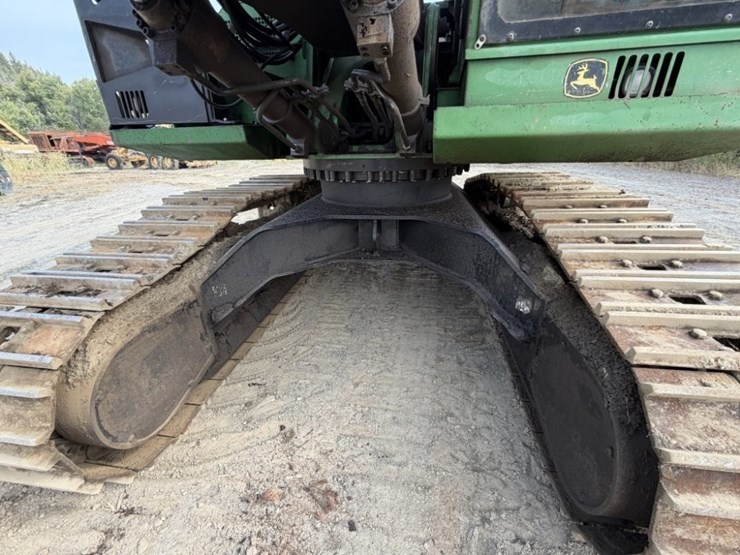 2011-deere-2454d-image-18