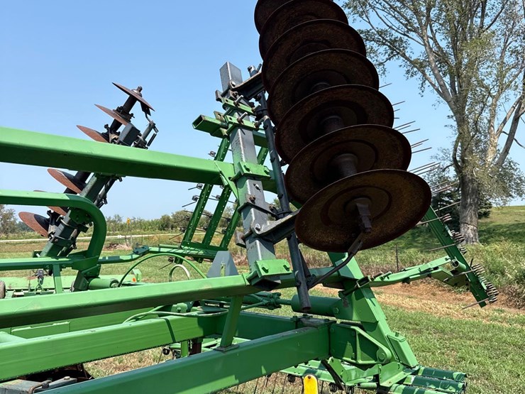 john-deere-230-image-14