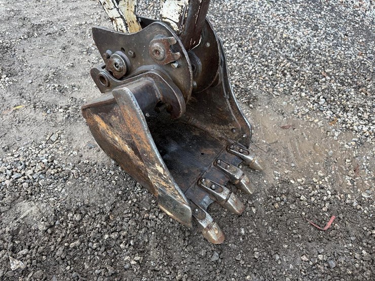 2004-bobcat-325g-image-8
