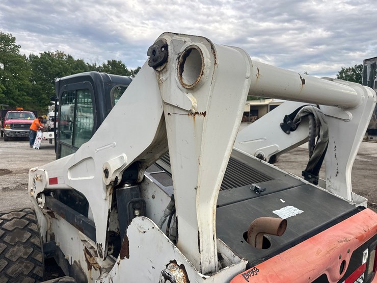2012-bobcat-s850-image-26