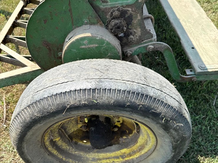 john-deere-van-brunt-12ft-drill-image-18