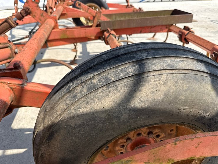 allis-chalmers-1300-image-33