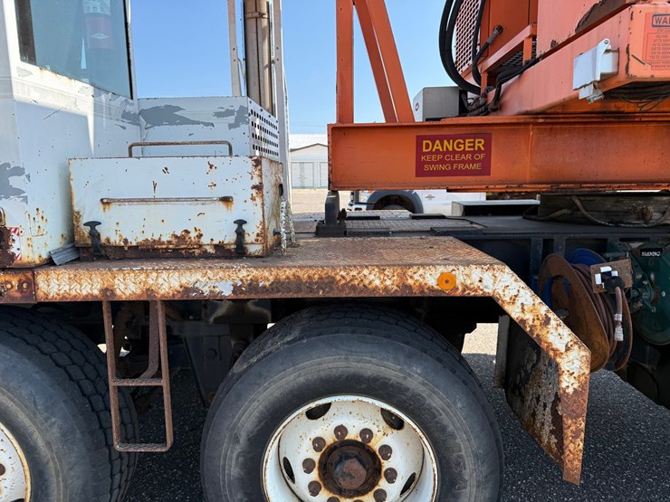 #2470-•-2002-tor-truck-dr-4280-crane-truck-image-52
