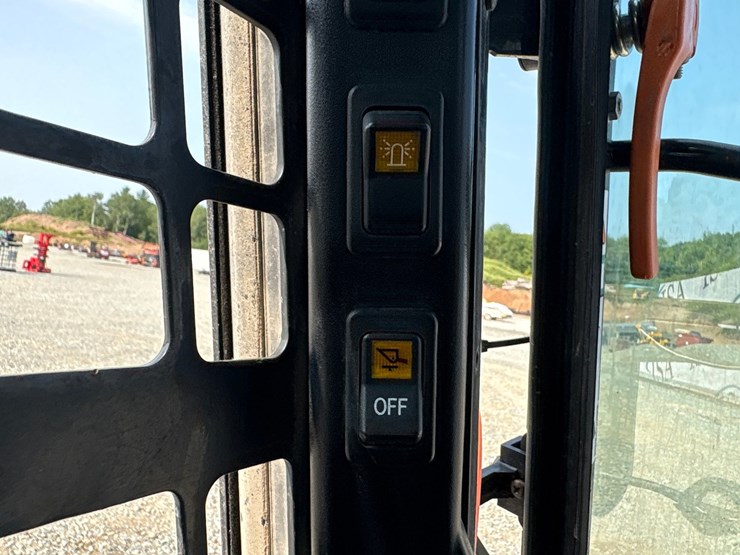 2018-bobcat-t870-image-39