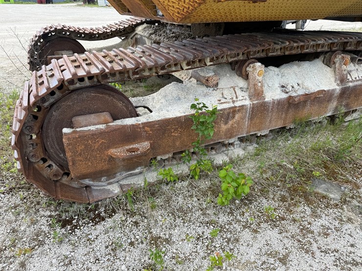caterpillar-235b-image-46