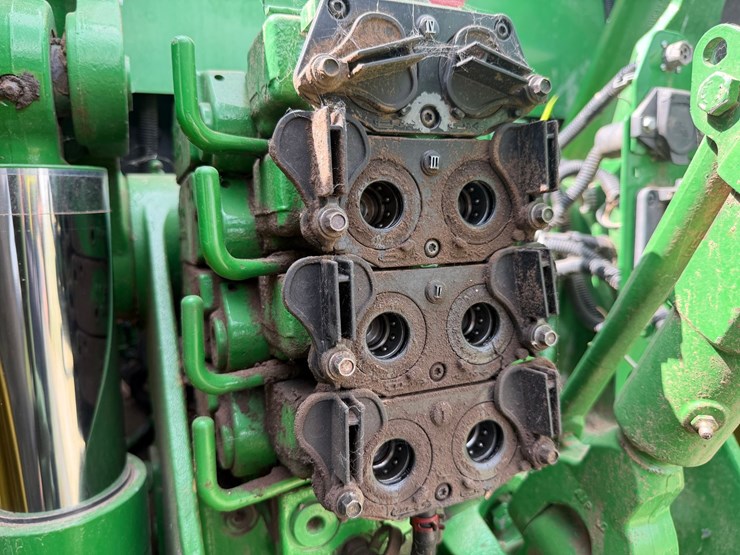 john-deere-8130-image-24