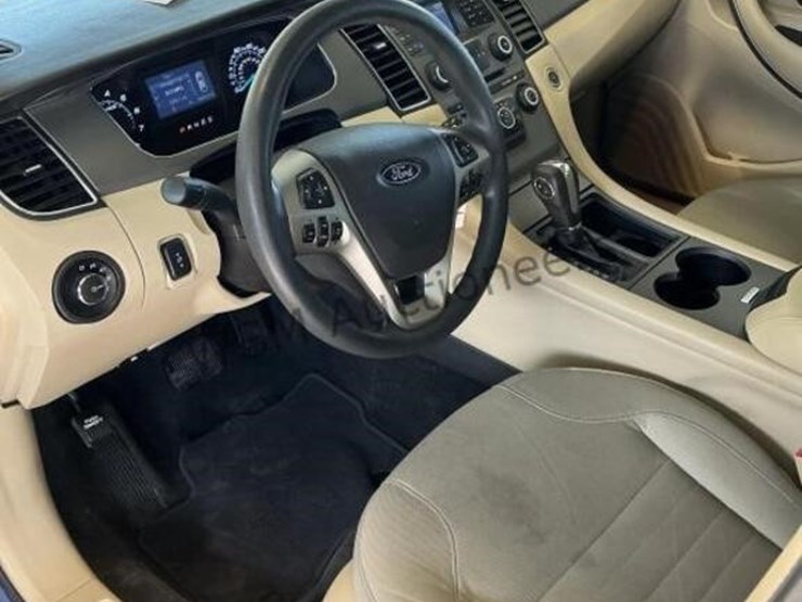 2015-ford-taurus-sdn-image-22
