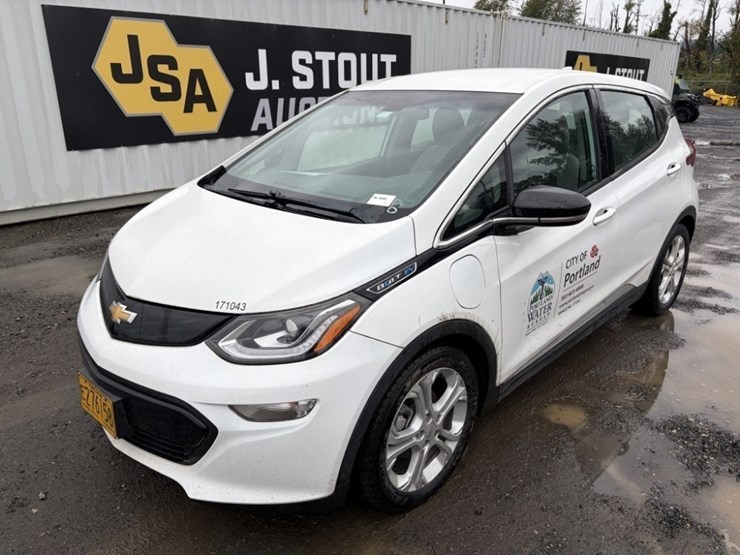 2017-chevrolet-bolt-ev-electric-hatchback-image-1
