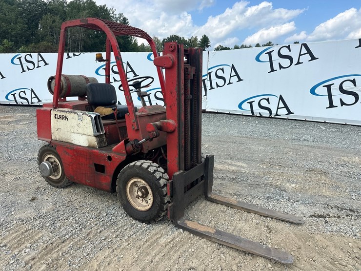 #61426-•-clark-forklift-image-7