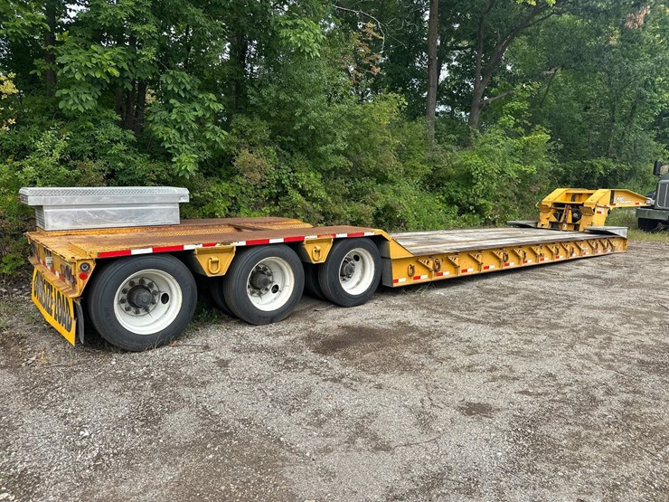 #2676-•-eager-beaver-tri-axle-lowboy-trailer-image-3