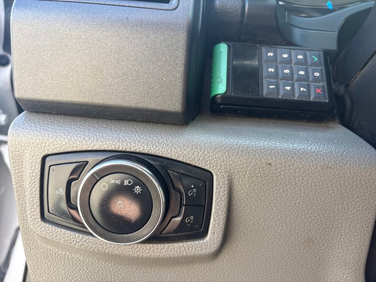 2017-ford-f350-image-38