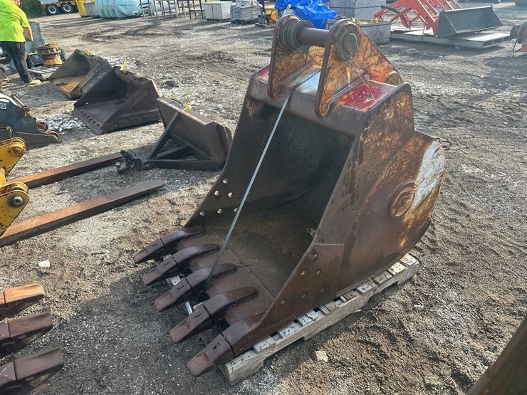 #2731-•-approx-36"-excavator-bucket-image-2