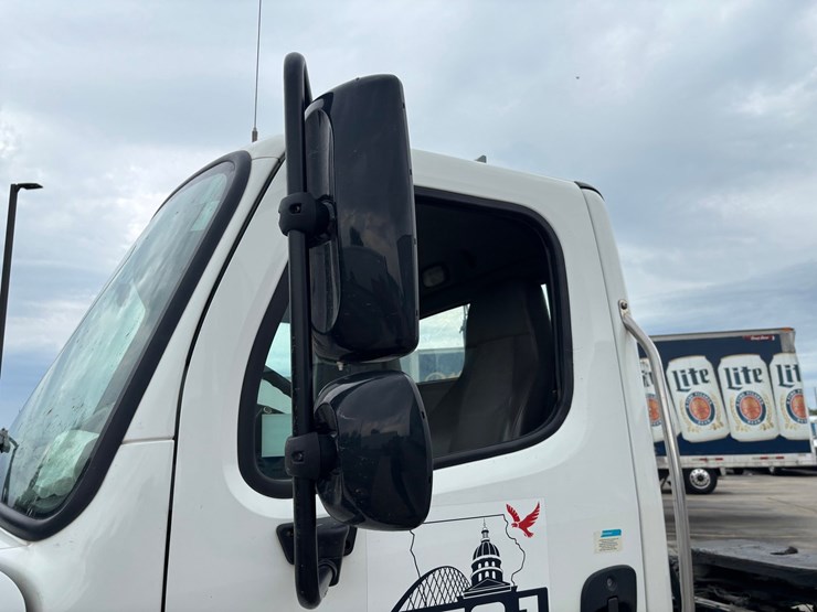 #2297-•-2017-freightliner-m2-single-axle-day-cab-truck-tractor-image-10