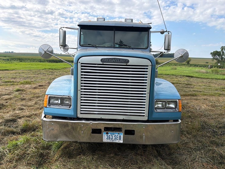 2000-freightliner-fld120-image-2