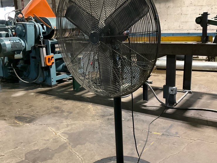#225-•-central-machinery-47755-30-inch-pedestal-shop-fan-image-5