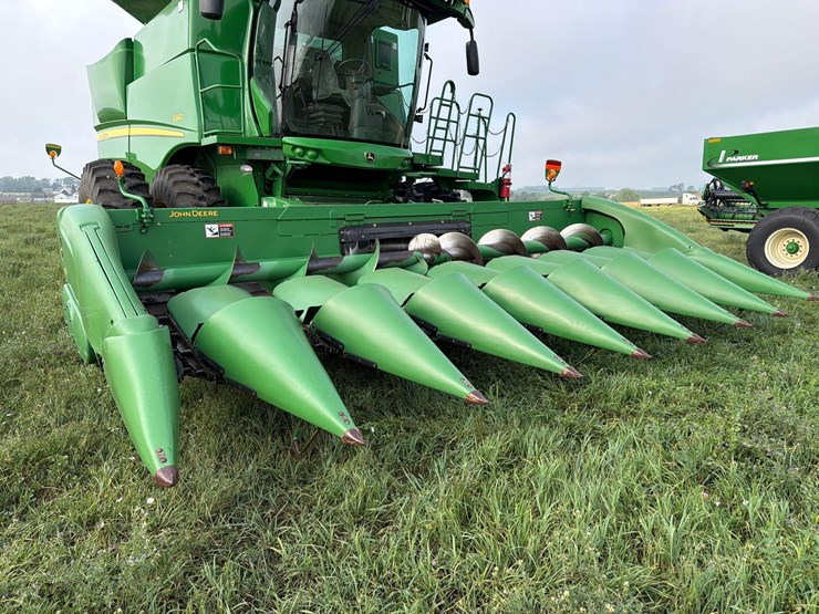 2009-john-deere-608c-image-1
