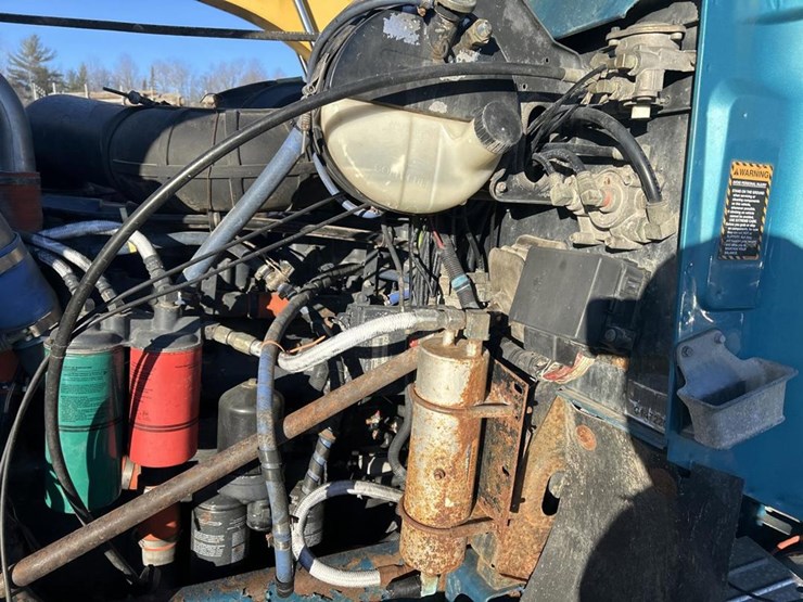 2001-mack-ch613-image-74