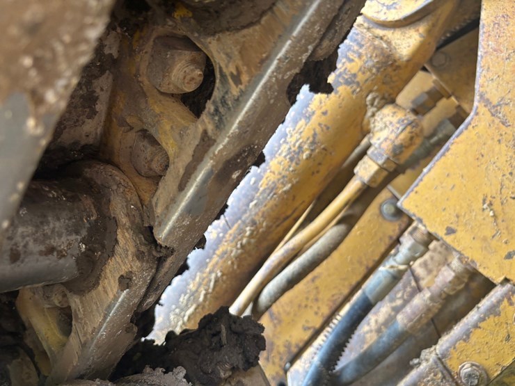 caterpillar-d4h-image-66