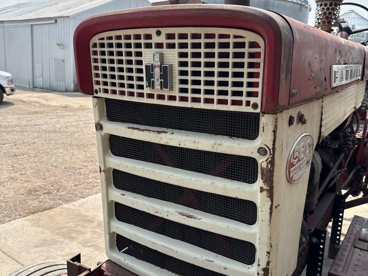 farmall-560-diesel-tractor-image-16