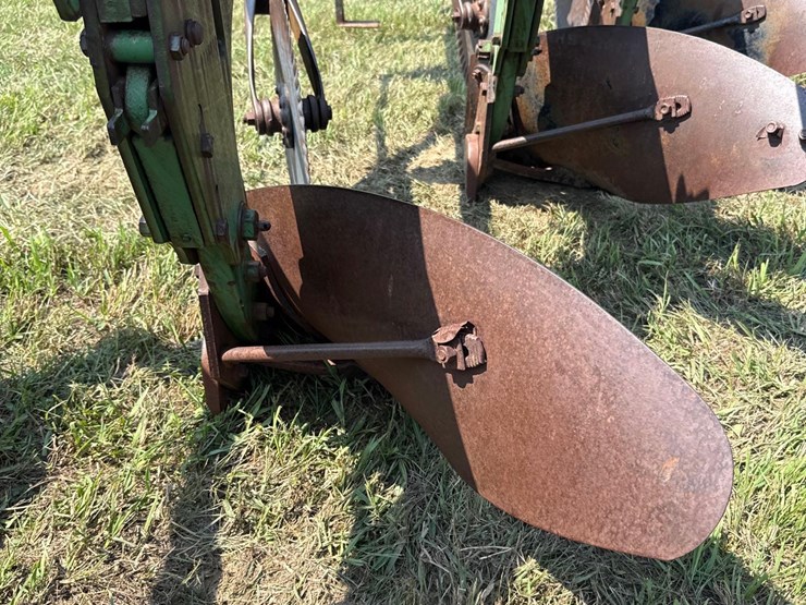 john-deere-4-bottom-plow-image-15
